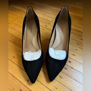 Banana Republic black suede pump